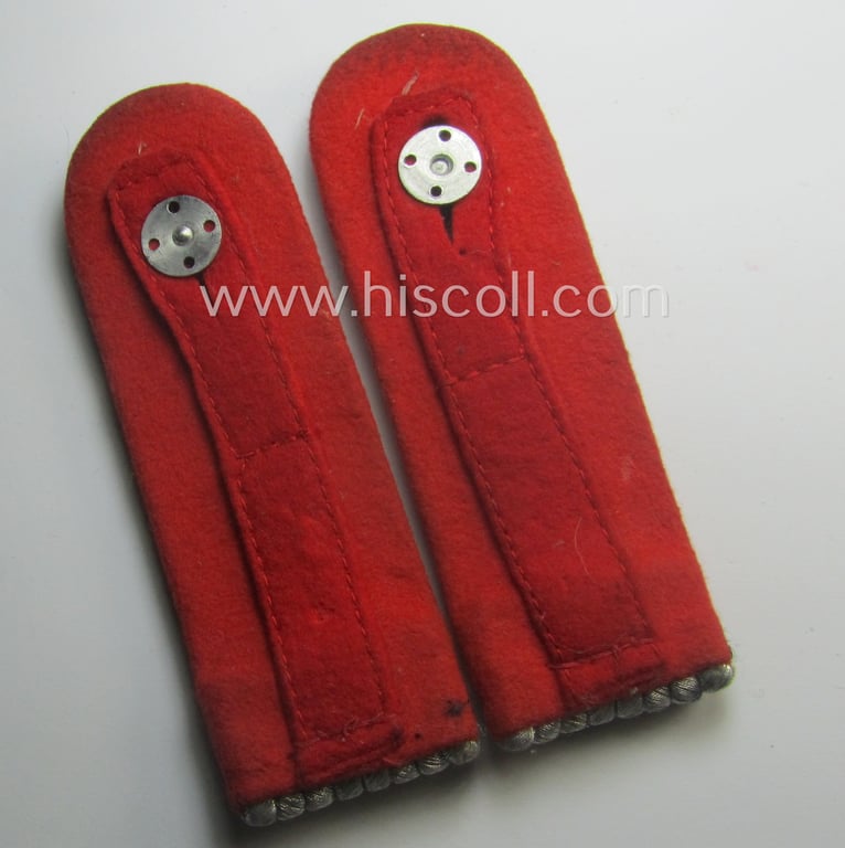 Pair of WH (Luftwaffe) officers'-type shoulderboards as was intended for usage by a: 'Leutnant eines Flakartillerie-Abtlgs. o. Rgts.'