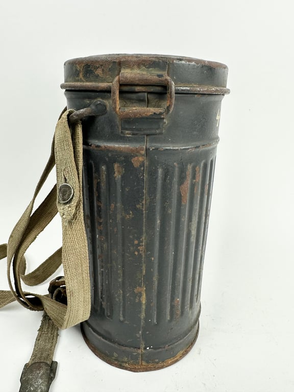 WW2 German Luftwaffe gasmask( short version)"Set"