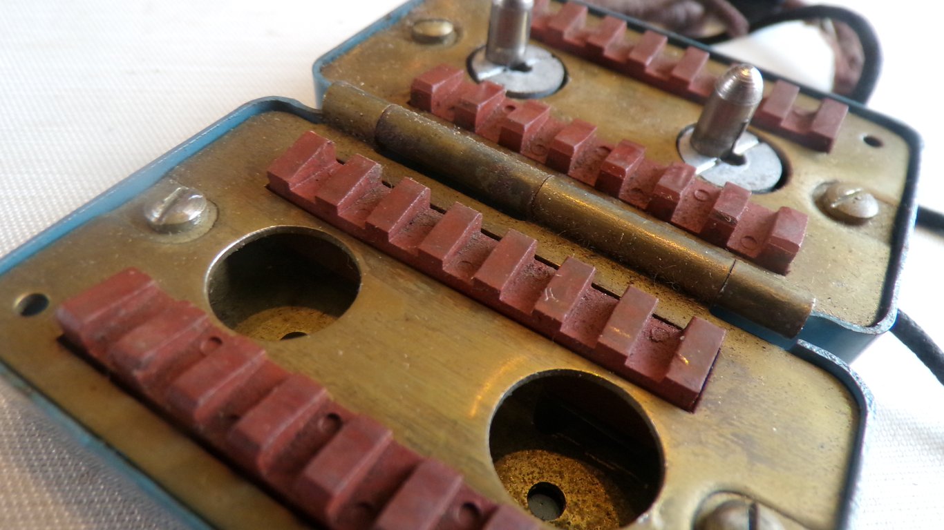 Mint Cased Period Siemens Razor Blade Sharpener