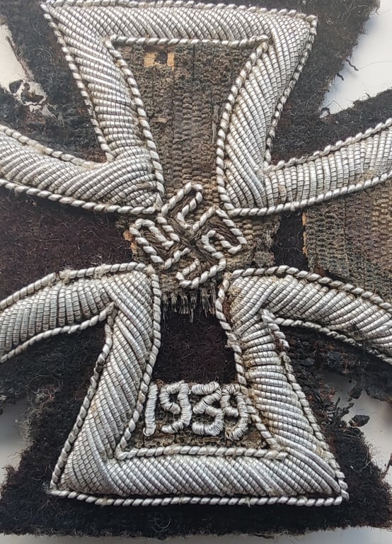 Wehrmacht (Heer) cloth version of the EK 1 (Iron Cross 1st class)