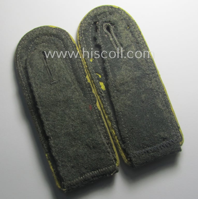 Pair of WH (Heeres) NCO-type (ie. 'M43'-pattern) shoulderstraps: 'Oberfeldwebel eines Nachrichten-Abtgs.'