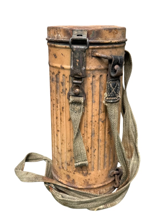 Sud Front Gasmasker and Canister