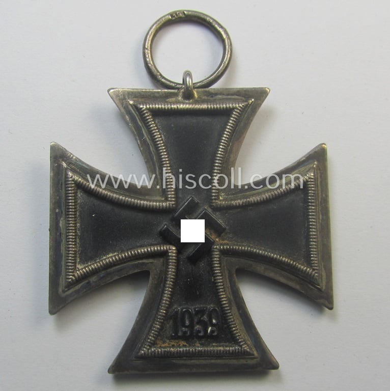 'Eisernes Kreuz II. Klasse' being a maker- (ie. '19'-) marked example by the maker (ie. 'Hersteller'): 'E. Ferdinand Wiedmann'