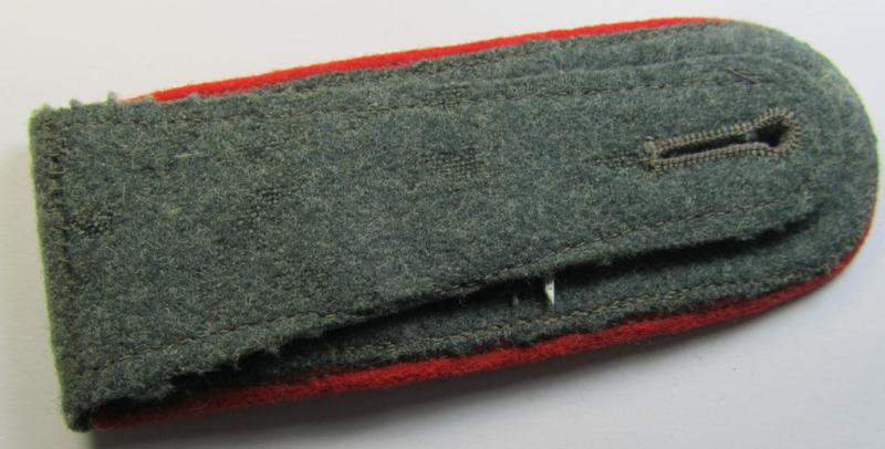 Single - I deem early- ie. mid-war-period - WH (Heeres) so-called: 'M40'-(ie. 'M43'-) pattern, NCO-type shoulderstrap as was intended for - and with certainty worn by! - an: 'Oberwachtmeister eines (Sturm)Artillerie-Regiments'