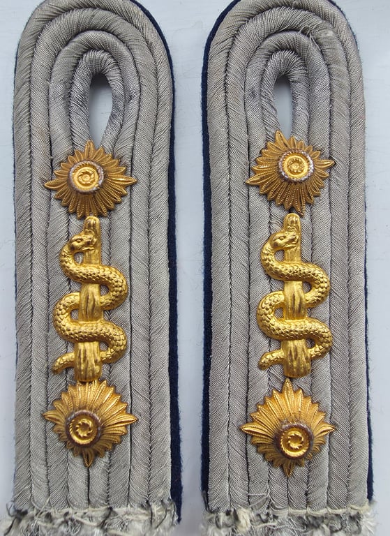Sanitäts Hauptmann Shoulder Boards