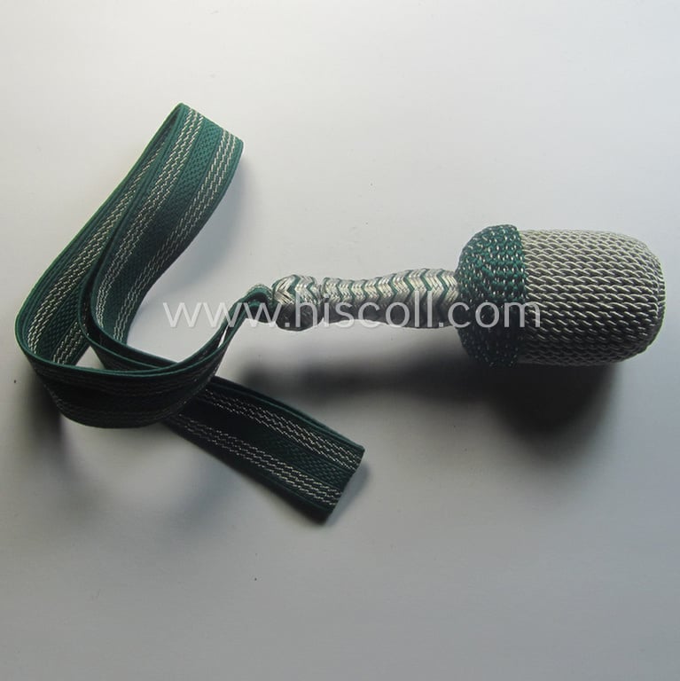 Darker-green- and silver-coloured, NCO-type side-arm knot (ie. 'Portepee' ie.: 'Troddel') as was used for the various WH-bayonets that comes in an overall very nice- (I deem 'virtually mint- ie. unissued'-), condition