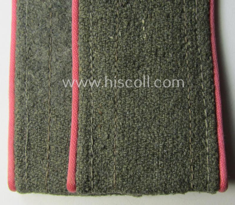 Pair of later-war-period, so-called: 'M44'-pattern, 'simplified' WH (Heeres) EM-type shoulderstraps: 'Soldat der Panzer- o. Panzerjäger-Trpn.'