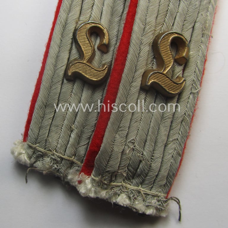 Fully matching - and/or scarcely encountered! - pair of WH (Heeres), neatly 'cyphered' officers'-type shoulderboards as was intended for a: 'Leutnant eines (Sturm)Artillerie-Lehr-Abts. o. Rgts.'