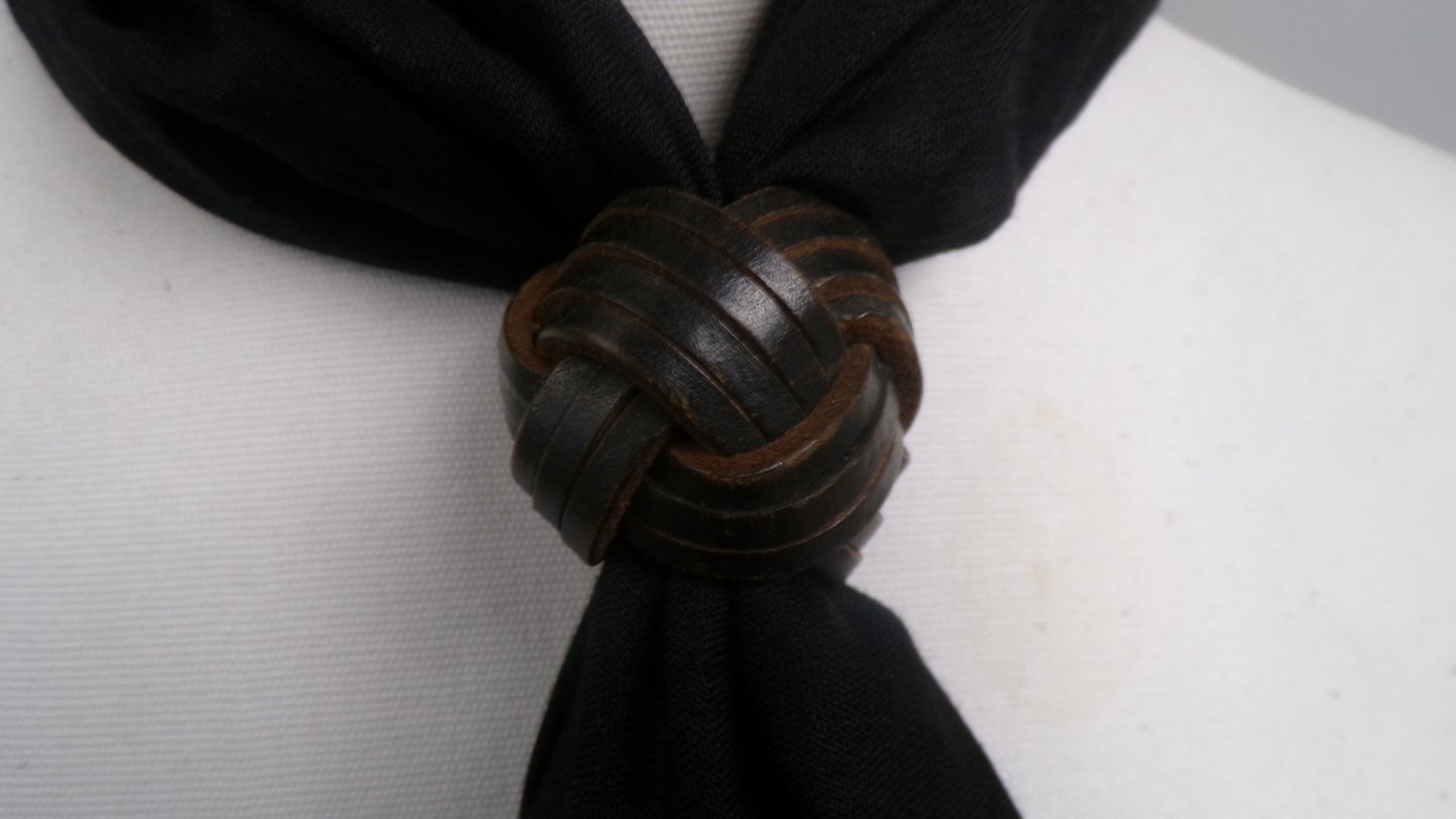 Hitlerjugend-Schal und Knoten