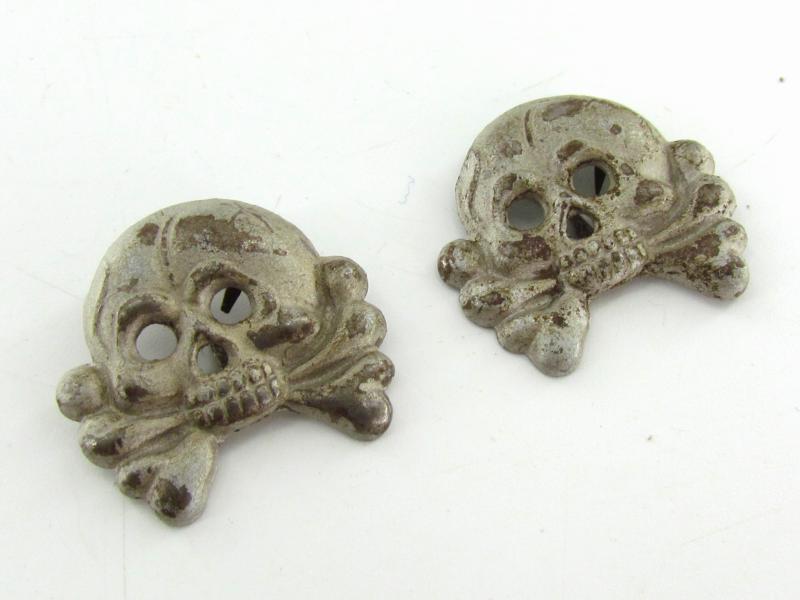 Wehrmacht (Heer) Pair of ( Magnetic ) Panzer Collar Tab Skulls