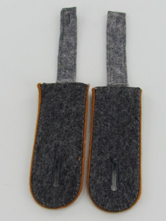 Luftwaffe Nachrichten  (signals) EM Shoulder Boards.
