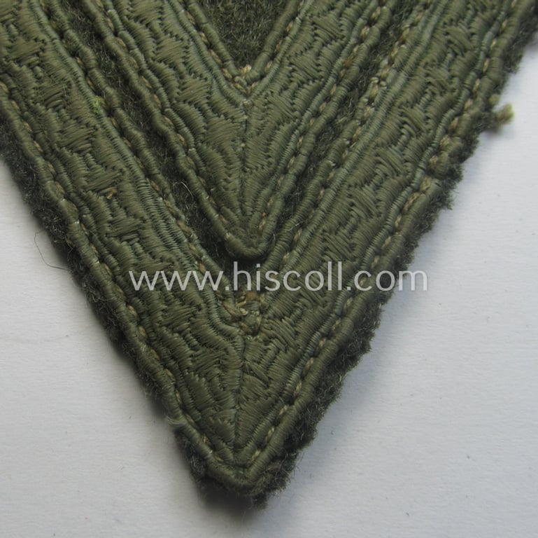 WH (Heeres) 'Armwinkel' (or: arm-chevron) as executed on typical field-grey-coloured wool as was specifically intended for usage by a soldier with the rank of: 'Obergefreiter'