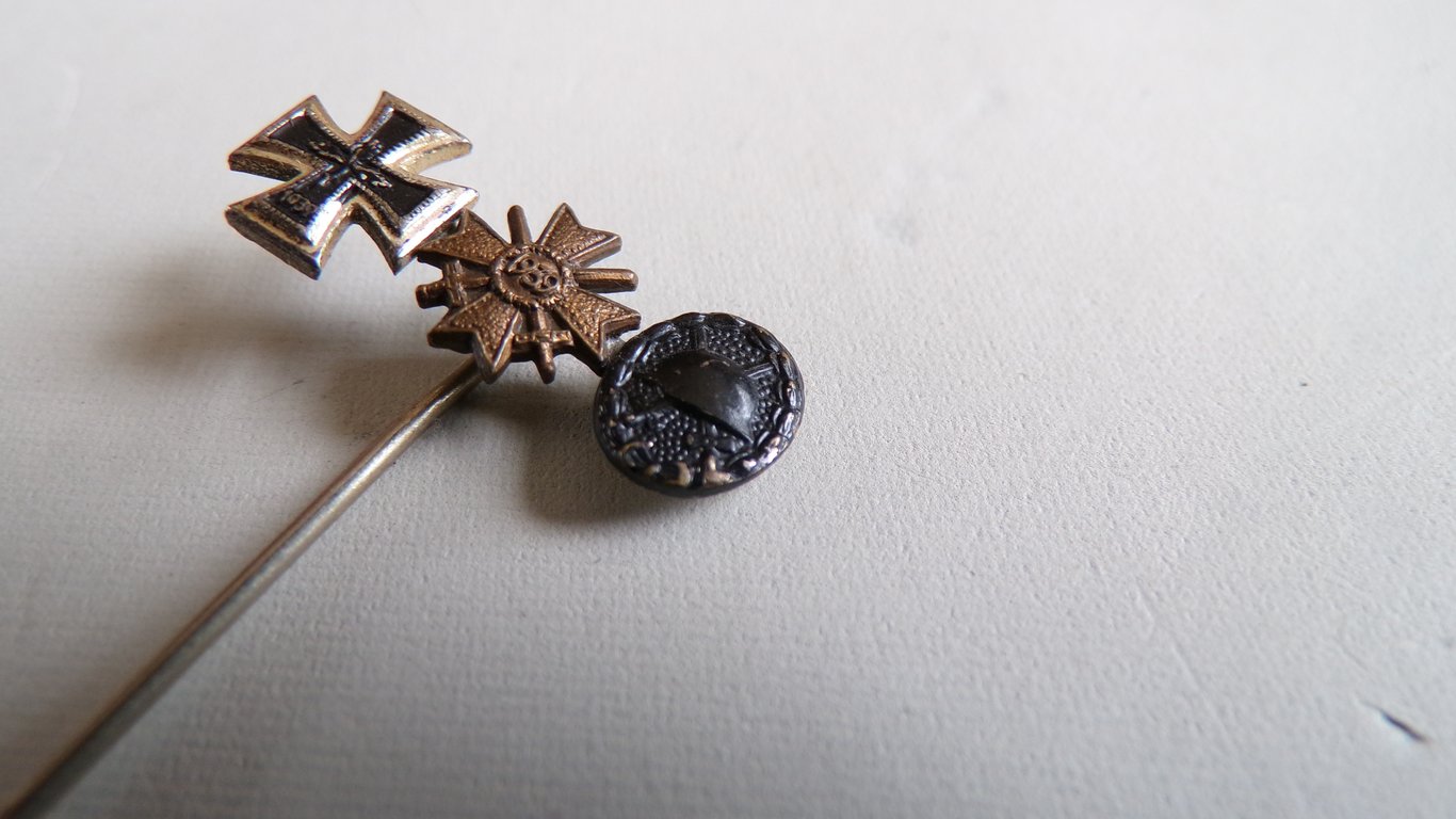 1957-Pattern Veteran's Triple Award Pin