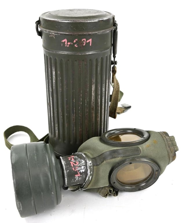 German WH Panzerjager Trooper Gasmask Set