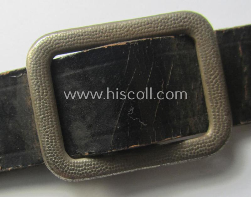 'HJ' ('Hitlerjugend') ie. 'BDM' (or: 'Bund Deutscher Mädel') so-called: 'Schulterriemen' still retaining its period 'RzM-etiket' (and that comes with both its period, leather-based D-rings ie. 'Laschen')