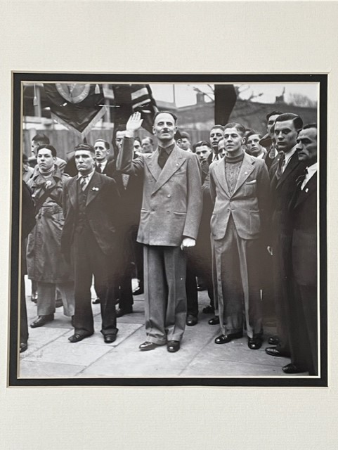 ORIGINAL BRITISH UNION OF FASCISTS (BUF) SIR OSWALD MOSLEY HAND WRITTEN AND HAND SIGNED NOTE DATED 1970.