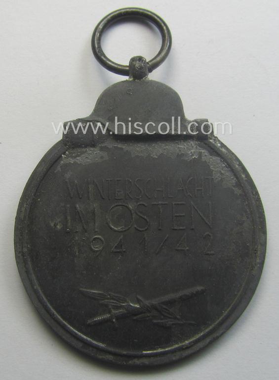 Fully matching medal-set: 'Winterschlacht im Osten 1941/42' as produced by the: 'Katz & Deyhle'-company being a clearly maker- (ie. '60'-marked) specimen that came stored in its original 'Zellstoff'-based pouch of issue as found