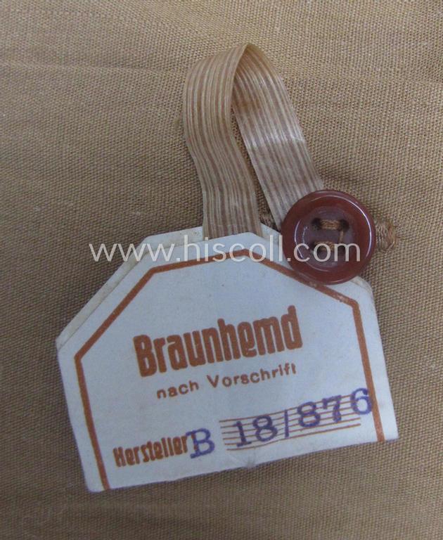 'Virtually mint- ie. unissued', N.S.D.A.P. 'standard-issue'-pattern, beige-brown- (ie. 'braunes'-) coloured: 'under-the-tunic'-shirt (ie. 'Braunhemd nach Vorschrift') with its removable collar and period 'RzM'-tag still attached