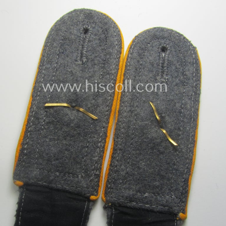 Superb pair of WH (Luftwaffe) NCO-type shoulderstraps: 'Feldwebel der Flg. o. FJ-Trpn.'