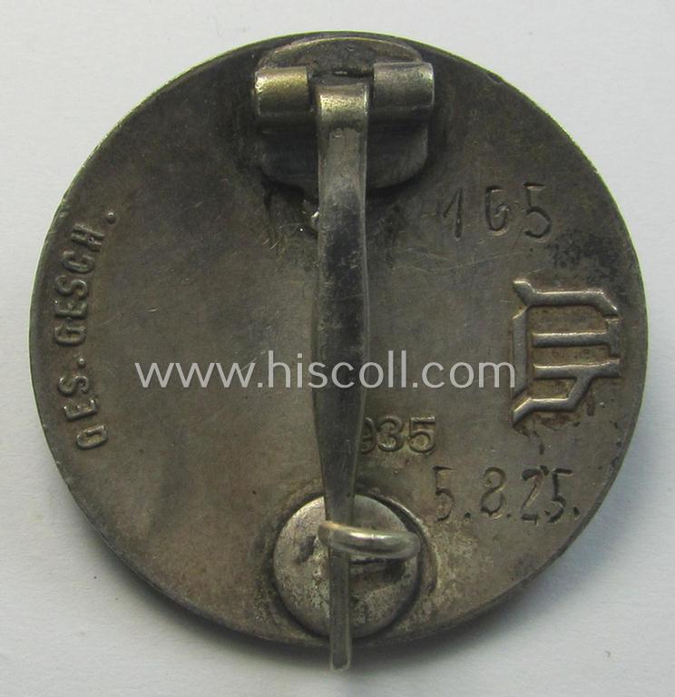 Superb, enamelled lapel-pin: 'Der Stahlhelm' - Bund der Frontsoldaten (Sta) - Eintrittsabzeichen 1925' being a nicely engraved example that comes in an overall very nice- (and/or fully undamaged!), condition