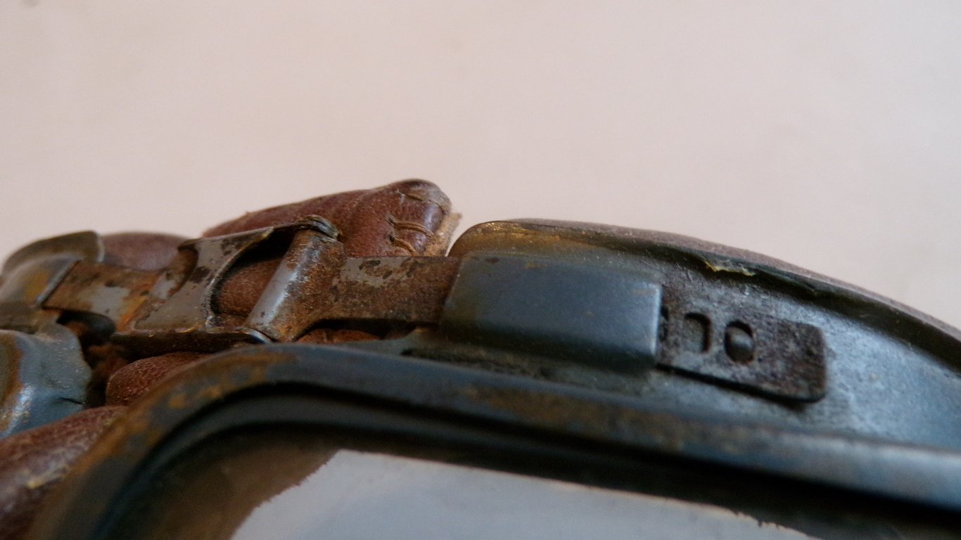 British RAF Mk VIII Flying Goggles – A.M Marked