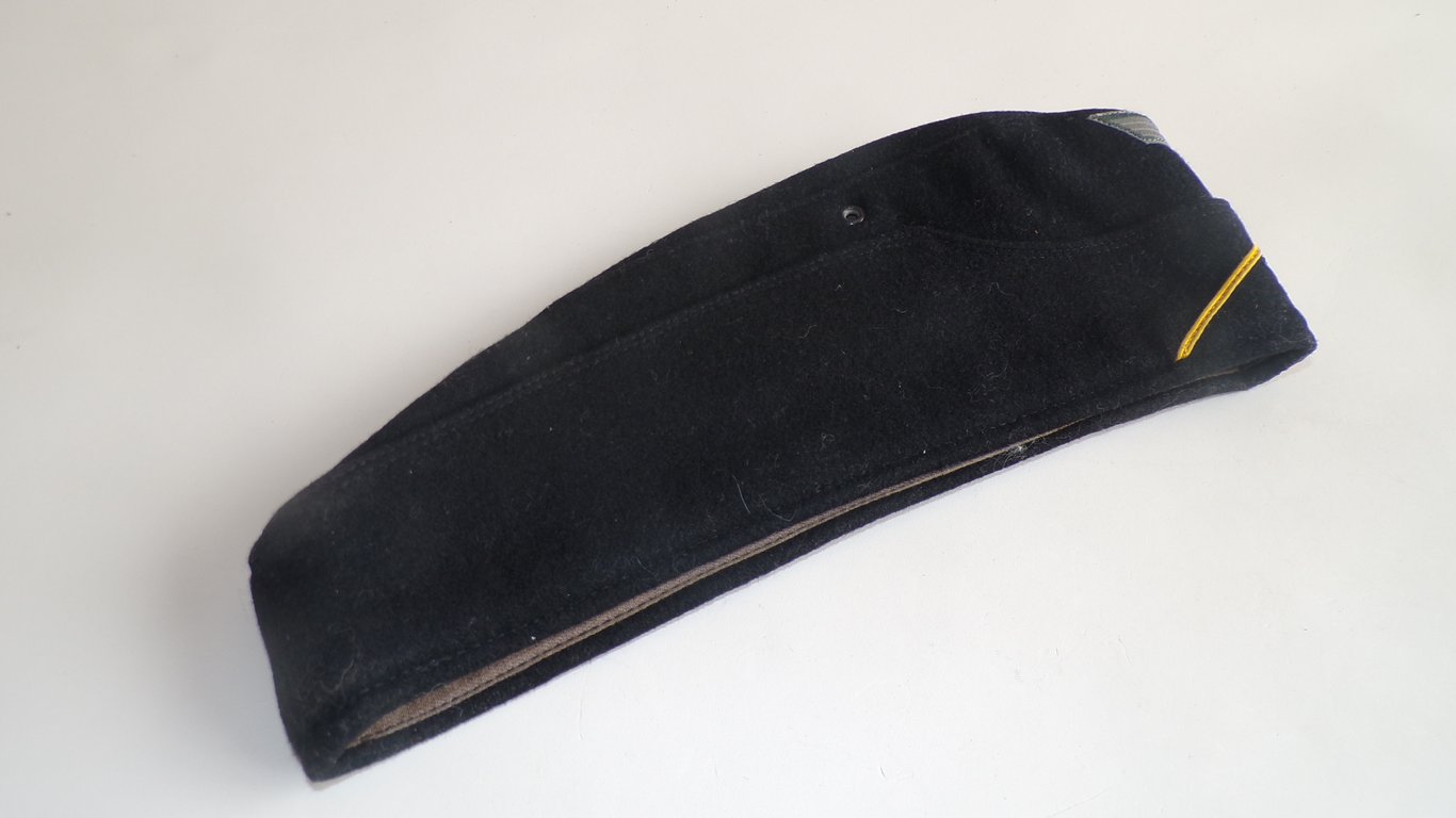 Mint 1940 Heer Black schiffchen / Side cap