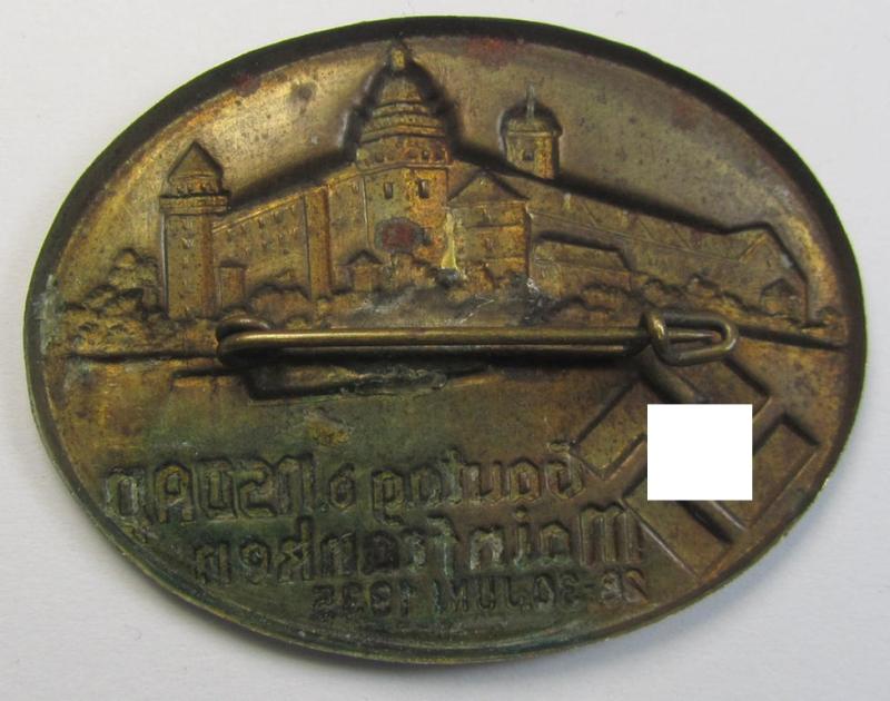 Commemorative, tin-based- and/or: golden-coloured, N.S.D.A.P.-related 'tinnie' being a non-maker marked example depicting a detailed illustration of a castle and bearing the text: 'Gautag d. NSDAP - Mainfranken - 28.30. Juni 1935'