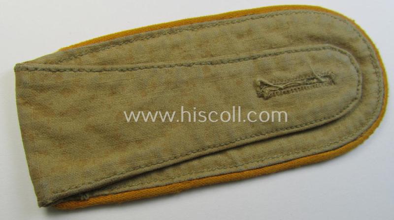 Single, WH (Luftwaffe) tropical-issued, EM-type-shoulderstrap as executed in beige-coloured linnen (as was specifically intended for usage on the tropical-shirts ie. tunics) as was intended for a: 'Soldat der Flieger- o. Fallschirmjäger-Truppen'