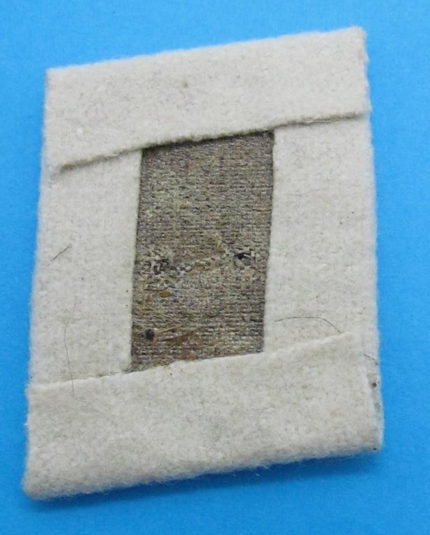 Hermann Göring division collar tabs