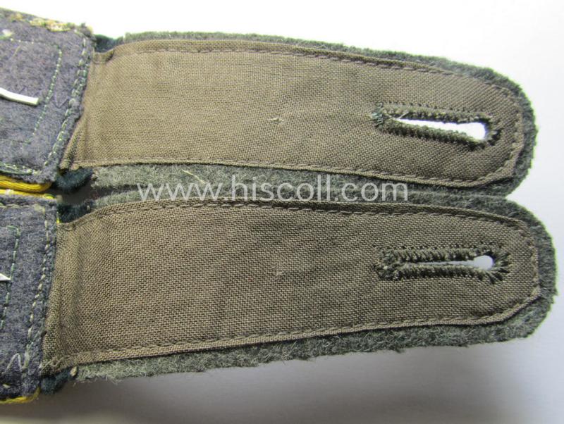 Pair of WH (Heeres) NCO-type shoulderstraps: 'Fwbl. einer Nachrichten-Abtlgs.'