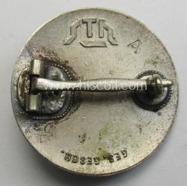 Superb, enamelled lapel-pin: 'Der Stahlhelm' - Bund der Frontsoldaten (Sta) - Eintrittsabzeichen 1932' being a non-engraved example that comes in an overall very nice- (and/or fully undamaged!), condition