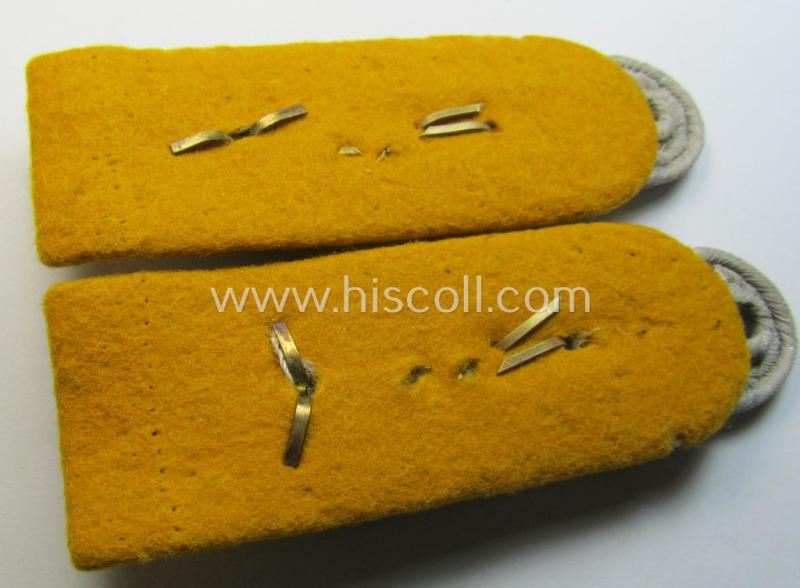 Superb - and fully matching! - pair of 'high-ranked', WH (Heeres) officers'-pattern shoulderstraps piped in golden-yellow as was intended for usage by an: 'Oberstleutnant des Kavallerie o. Aufklärungs-Schützen-Regiments 6'