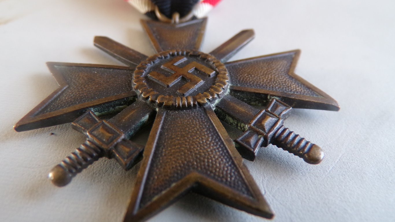 KVK 2nd Class with Swords - Maker 14