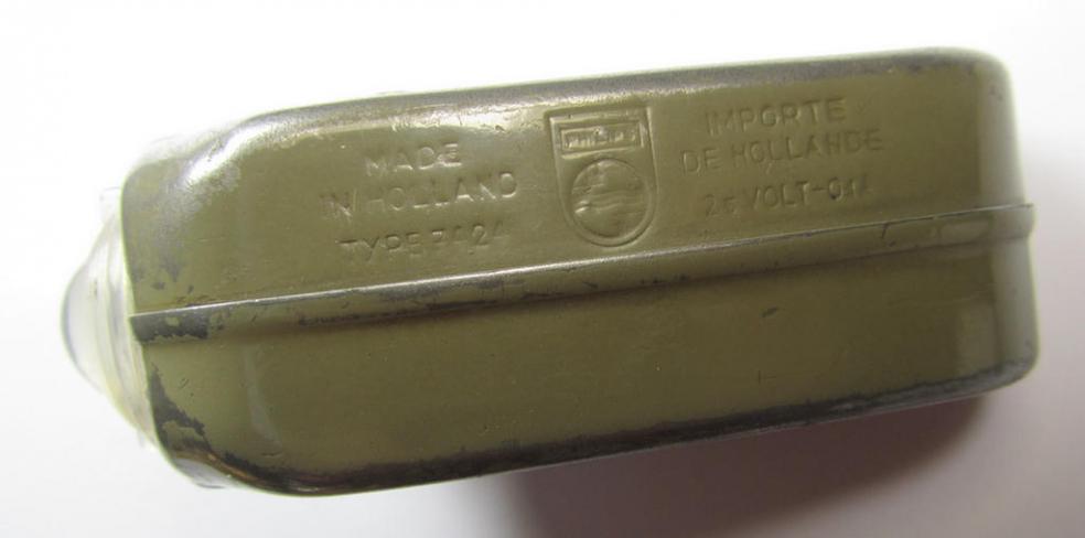 Neat example of a Dutch-produced- (and/or WWII-period-) so-called: 'Philips - Type 7424', hand-operated flash-light (aka: 'Knijpkat')