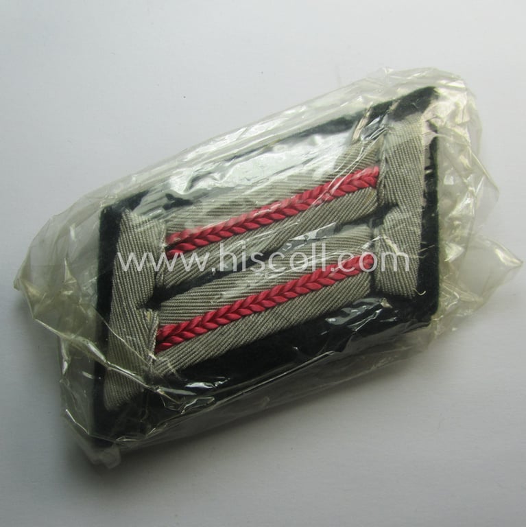 Never used - ie. still 'virtually mint ie. unissued'! - pair of WH (Heeres) officers-collar-patches (ie. 'Kragenspiegel') for an: 'Offiz. der Panzer o. Pz-Jäger-Trpn.' that came packed in its 'Cellophan'-pouch