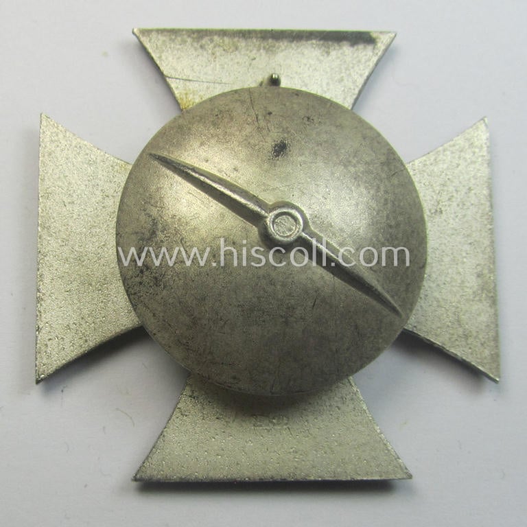 Hardly used, 'Eisernes Kreuz 1. Klasse' (or: Iron Cross 1st class), as executed in the scarcely seen so-called: 'screw-back-version', being an 'L/54'- (= 'S&H'-) marked example