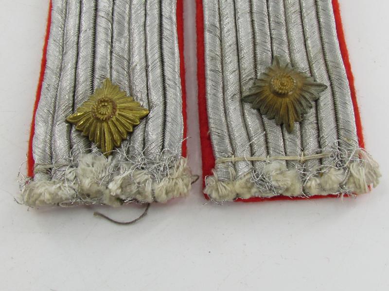 Luftwaffe Oberleutnant artillery shoulder boards