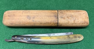 WW1 Issue Razor with Service Number