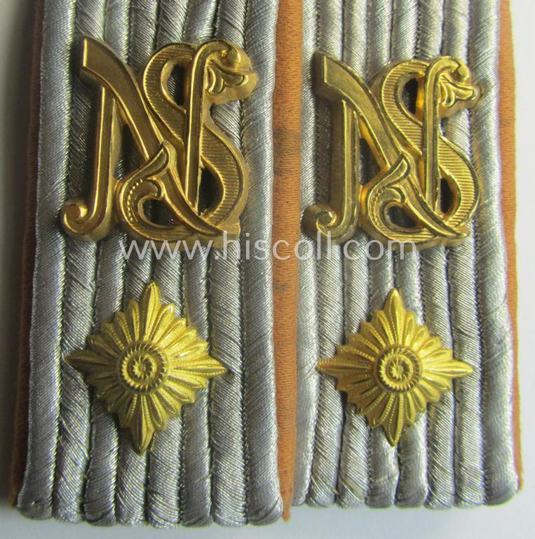 Pair of WH (Luftwaffe) officers'-type shoulderboards: 'Oberleutnant der Nachrichten-Truppen u. Mitglied einer Nachrichtenschule'