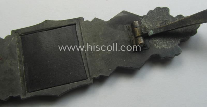 'Nahkampfspange in Bronze' (or: bronze-class close-combat clasp ie. CCC) being a (typical) non-maker-marked- and/or minimally converse-shaped specimen as was produced by the maker- (ie. 'Hersteller') 'Steinhauer & Lück'