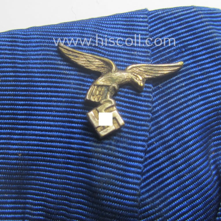 Bright silver-toned, WH (Luftwaffe) so-called: 'Einzelspange' showing a: 'WH-Dienstauszeichnung 4. Stufe' (as was intended for 4 years of loyal-service) and that shows a detailed, Luftwaffe-type-eagle-device period-attached