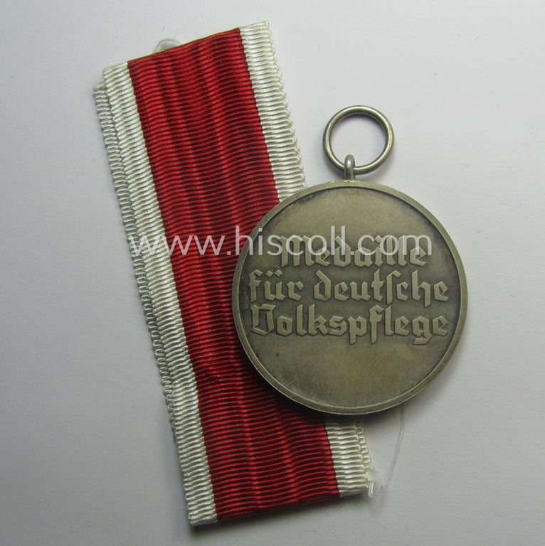 'Deutsche Volkspflege'-medal being a non-maker-marked example