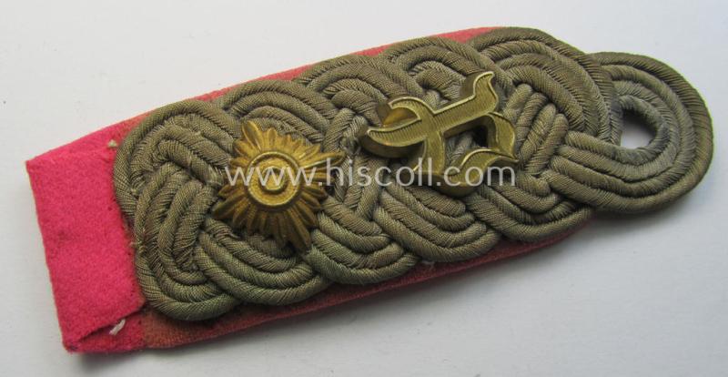 Attractive - albeit regrettably single! - WH (Heeres) neatly 'cyphered', officers'-type shoulderboard as was piped in the bright-pink branchcolour as was intended for an: 'Oberstleutnant eines Panzerjäger-Abts. o. Regiments'