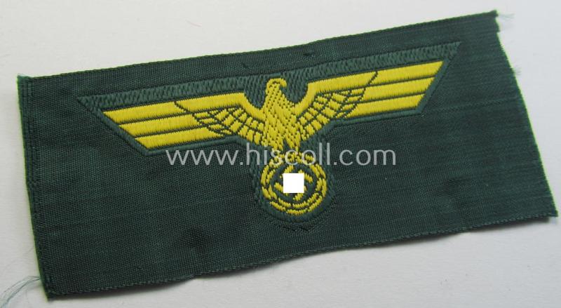 Neat, WH (KM ie. 'Küsten-Marine o. Marine-Artillerie') side-cap-eagle and cocarde-set (being a 'virtually mint- ie. unissued' set as executed in golden-yellow-coloured linnen on a darker-green-coloured background)