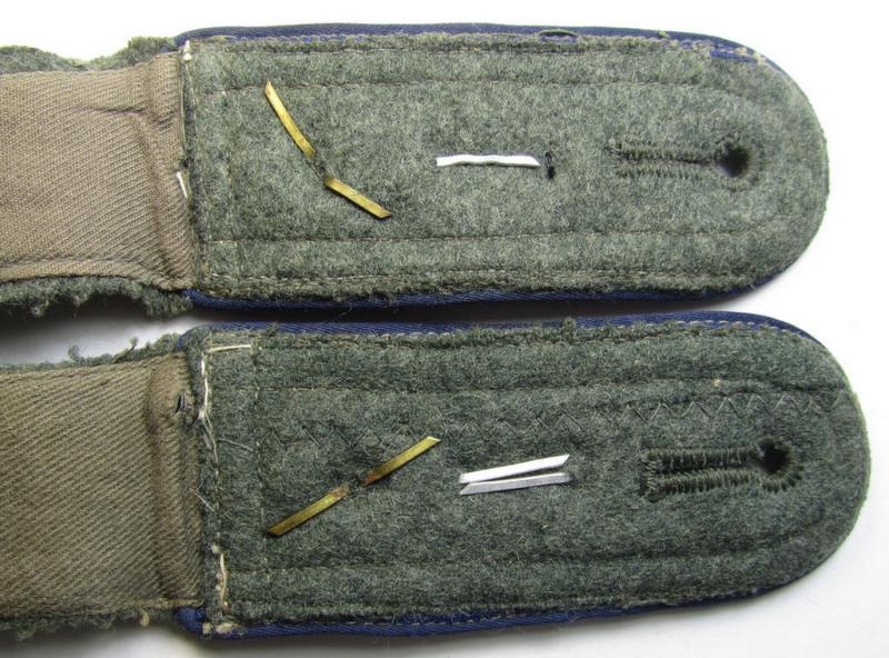Superb - fully matching and scarcely found! - pair of WH (Heeres) - I deem - mid-war-period- (ie. 'M43'-pattern) NCO-type ('cyphered') shoulderstraps as was intended for usage by a: 'Feldwebel eines Sanitäts-Abteilungs'