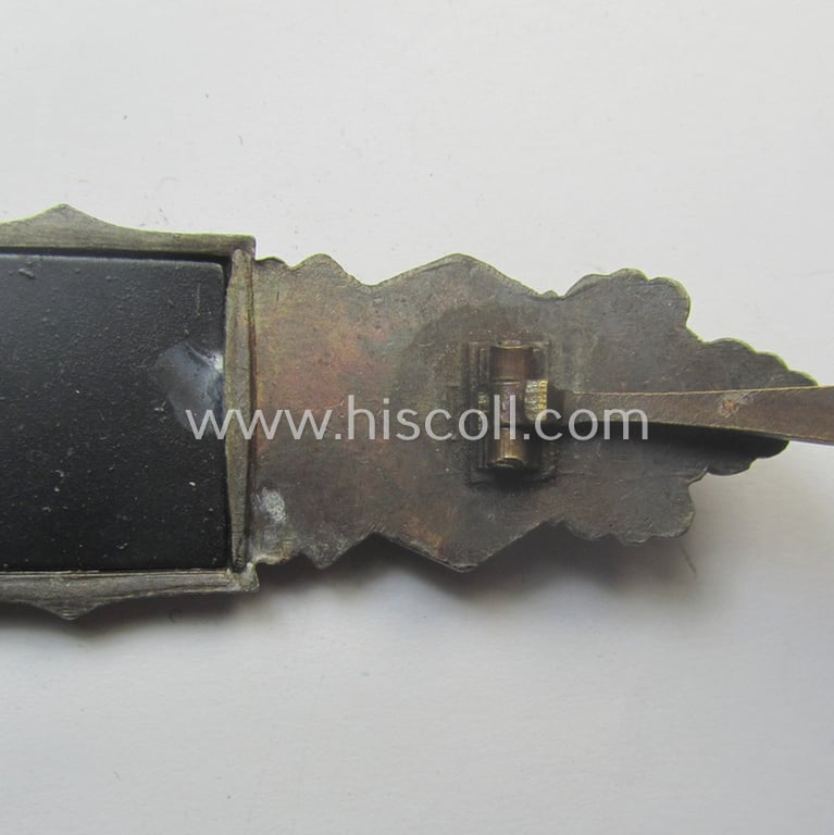 'Nahkampfspange in Bronze' (or: bronze-class close-combat clasp ie. CCC) being a maker- (ie. 'F.&B.-L.'-) marked- and/or minimally converse-shaped specimen as was produced by the maker- (ie. 'Hersteller') 'Funcke u. Brüninghaus'