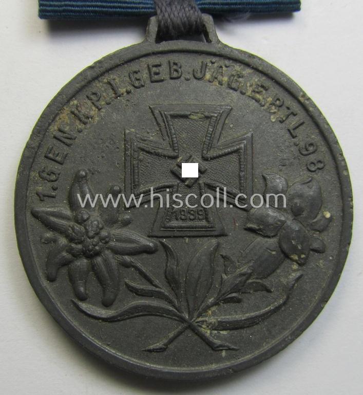 Interesting - and rarely seen! - greyish-toned, WH (Heeres) 'Gebirgsjäger'-related item: a semi-official, commemorative-medal (aka: 'Url') depicting a WWII-period IC and famous 'Edelweiss'-flowers coupled with text: '1.Gen.Kp. I.Geb.Jäg.E.Btl....
