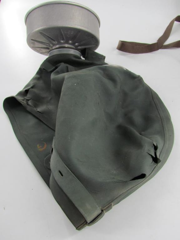 German Civilian Gasmask ( Volksgasmaske ) in Canister