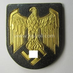 WH (KM) tropical eagle-'pith-helmet'-shield (being a: non-marked example...