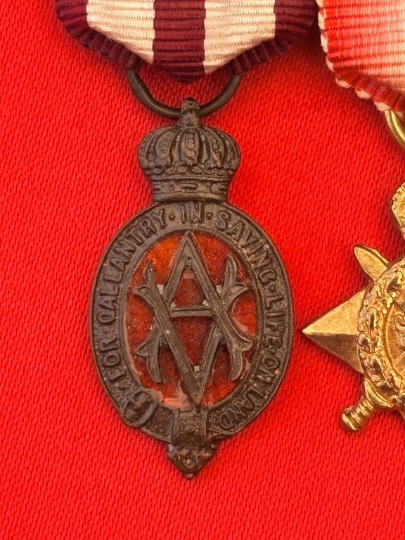 WWI BRITISH SET OF DRESS MINATURES ALBERT MEDAL AND SOLID SILVER IDENTITY BTACELET 1918.